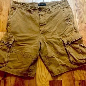 American Eagle Cargo Shorts size 34